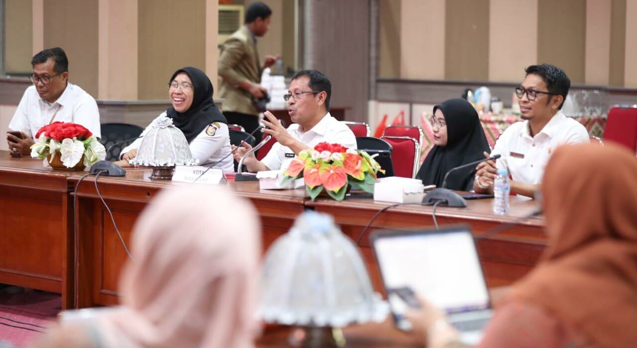 PPID Makassar saat Presentasi dihadapan KI Sulsel