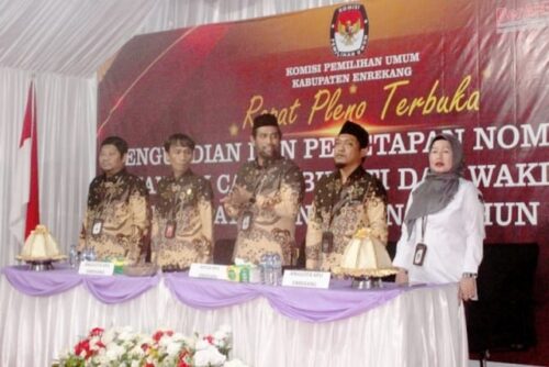 Sukses Dan Demokratis KPU Enrekang Rapat Pleno Terbuka Pengambilan Nomor Urut Tiga Paslon Bupati/Wabup Enrekang