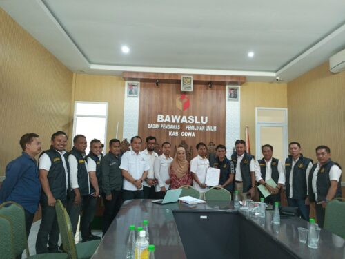 Diduga Tidak Netral Oknum Polisi dan Camat di Pilkada Gowa, Tim Hukum Aurama Serahkan Laporan ke Bawaslu