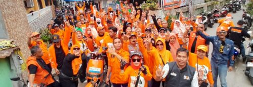 Ratusan Pendukung INIMI Serukan Tiga Jari di Kecamatan Makassar