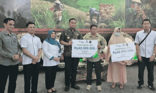 Pj.Bupati Marwan Mansyur Serahkan Santunan JKN 84 Juta Bagi Guru Agama