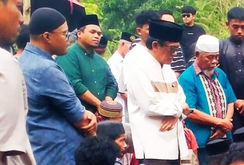 Wabup Enrekang (Terpilih) Andi Liwang Dan DPR RI Haji La Tinro Latunrung Juga Massa Kawan Ucu Antar Alm. Arhamsyam