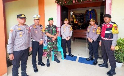 Kapolres Enrekang AKBP Dedi Surya Dharma Kontrol Pengamanan Gereja Imanuel Enrekang