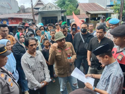 Puluhan Mahasiswa dan Warga “Geruduk” Kantor Camat Galut, Tuntut Kades Sawakung di Copot
