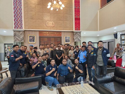 Pasca Pengacara Tewas Ditembak Orang ‘Misterius’, Puluhan Advokat Sulsel Geruduk Mapolda Sulsel