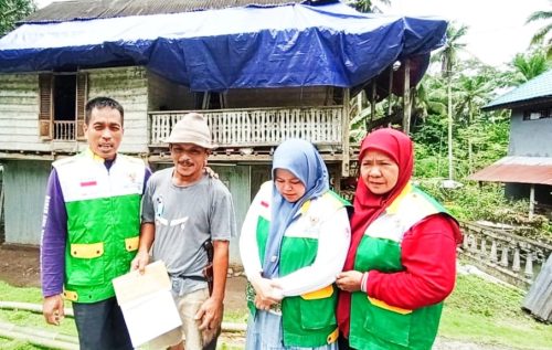 Warga Randangan (Puseren) Dibantu 3 juta Perbaikan Atap Rumah Usai Angin Ribut