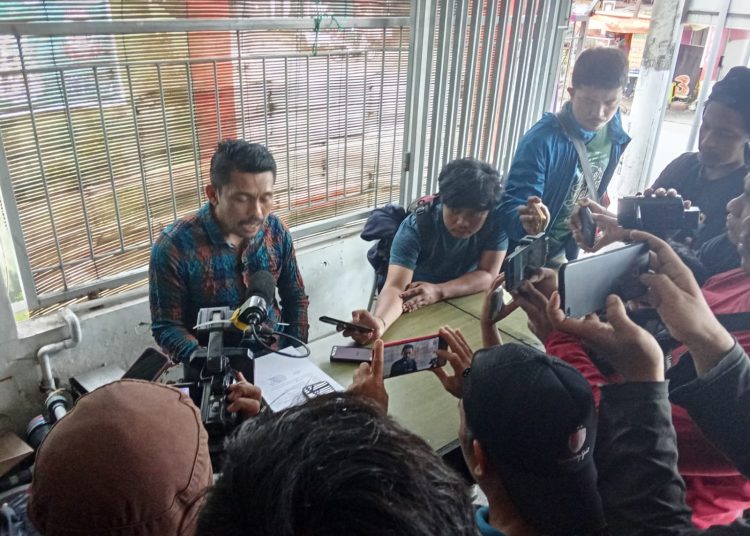 Orangtua Korban SH Menggelar Konfrensi Pers Disalahsatu Warkop di Makassar