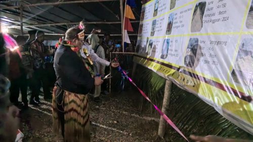 Bupati Teluk Bintuni Resmikan 15 Infrastruktur di Distrik Yakora