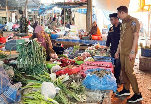 Bupati Enrekang Blusukan Tinjau Sampah dan Harga Sembako Pasar Baraka