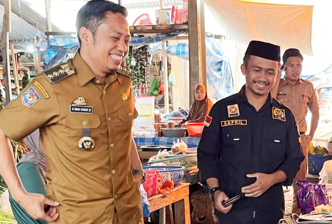 Bupati Enrekang Blusukan Tinjau Sampah dan Harga Sembako Pasar Baraka