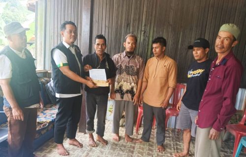 Petani Gula Merah Dilanda Kebakaran Rumah Dibantu Baznas Enrekang Rp10 Juta