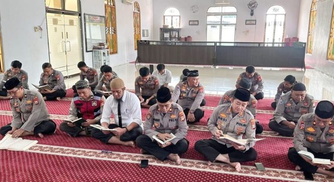 Kapolres Enrekang AKBP Dedi Surya Dharma dan PJU Gelar Tadarrus Al-Qur'an