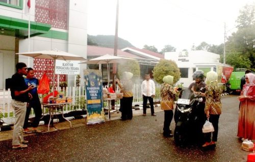 Kajari Enrekang Amaliah Ramadhan Bagi Takjil,Sembako Panti Asuhan Dan Berbuka Sama Insan Media