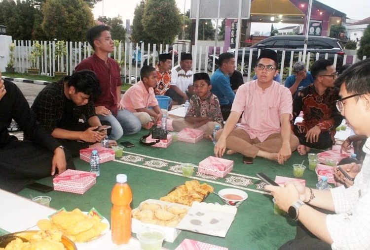 Kejari Enrekang Gelar Bukber dan Ceramah Agama Bersama Insan Media 