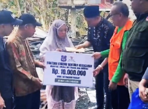 Bupati Haji Ucu Santuni Warga Korban Kebakaran Dan Bantu Perbaikan Rumah Miskin