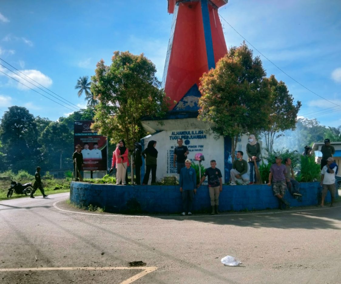 Bupati Mubar Laode Darwin Pantau Langsung Program “Jumat Bersih” di Muna Barat