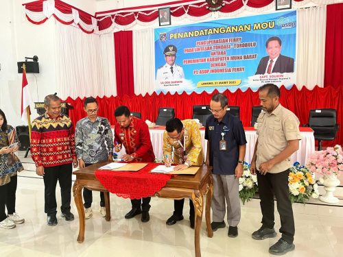 Bupati Mubar Laode Darwin Resmikan Ferry Torobulu-Tondasi