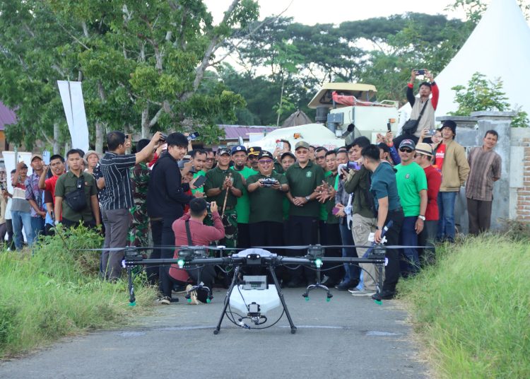 Bupati Takalar Luncurkan Drone Sprayer, Dorong Modernisasi Pertanian