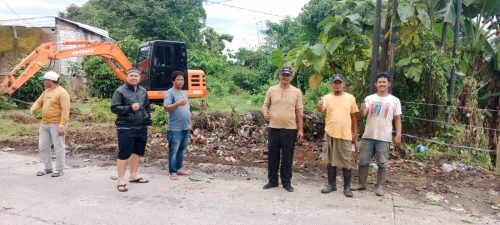 Dukung Program Sabtu Bersih, Warga Macanda Gowa Gotong Royong Bersihkan Sampah
