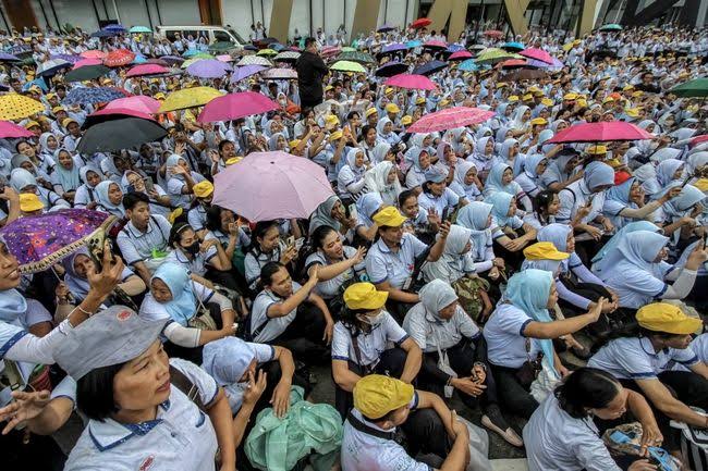 PHK Massal Melanda! Ribuan Pekerja Sritex, KFC, Yamaha, dan Sanken Kehilangan Pekerjaan