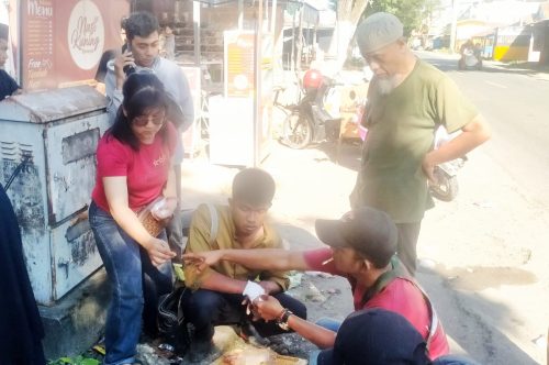 Pedagang Sayur Luka-Luka Usai Terlibat Kecelakaan dengan Truk di Bone