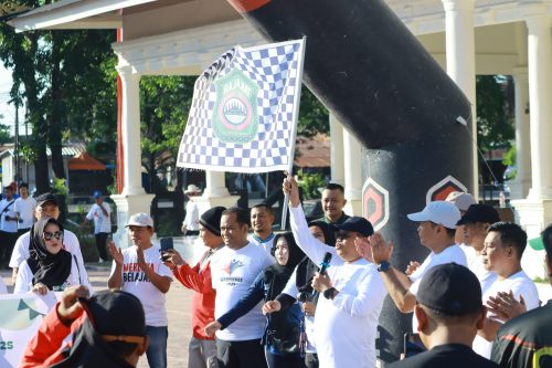 Meriah! Bupati Lepas Gerak Jalan Santai Peringatan Hardiknas 2025 Tk Takalar