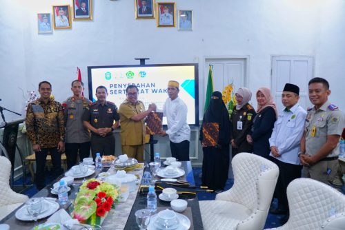 Bupati Takalar Terima Kajati Sulsel, Serahkan Sertifikat Tanah Wakaf Sekolah dan Masjid