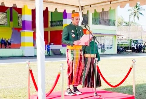 Bupati Berbusana Adat Pada di  Hardiknas 2025 Dorong Pendidikan Bermutu