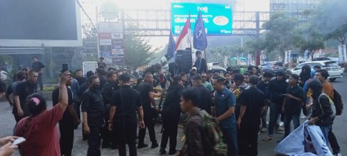 Ratusan Mahasiswa Geruduk Hotel Claro, Tuntut Tanggungjawab Kematian Bocah 4 Tahun di Kolam Renang