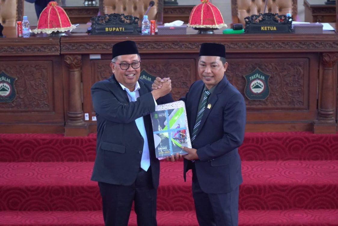 Bupati Takalar Serahkan Dokumen RPJMD 2025–2029 di Rapat Paripurna DPRD