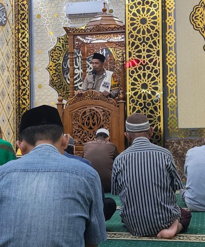 Da’i Nasional Polri Bripka Arafah Ceramahi Ratusan Jamaah Subuh di Masjid Al Falah Antang