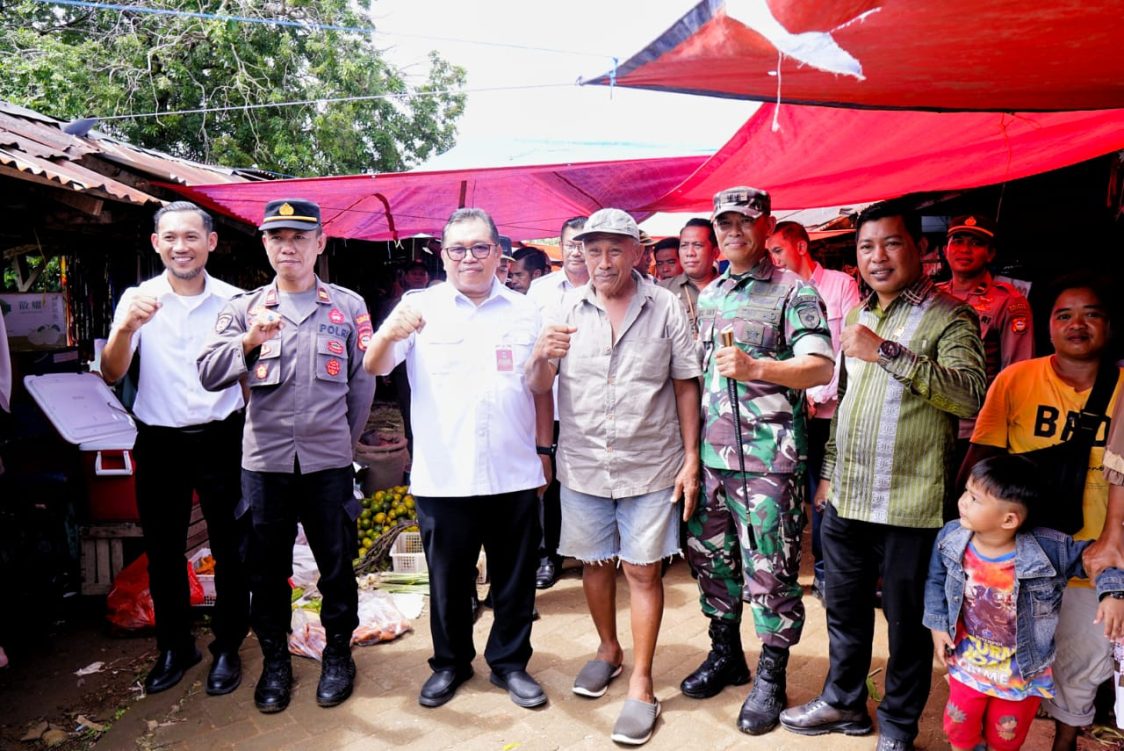 Bupati Takalar Sidak Pasar Jelang Idul Adha 1446 H, Pastikan Harga Pangan Stabil