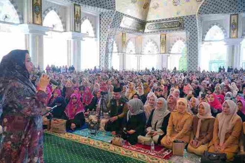 Aliyah Mustika Ilham Hadiri Safari Dakwah Oki Setiana Dewi di Masjid Raya Makassar