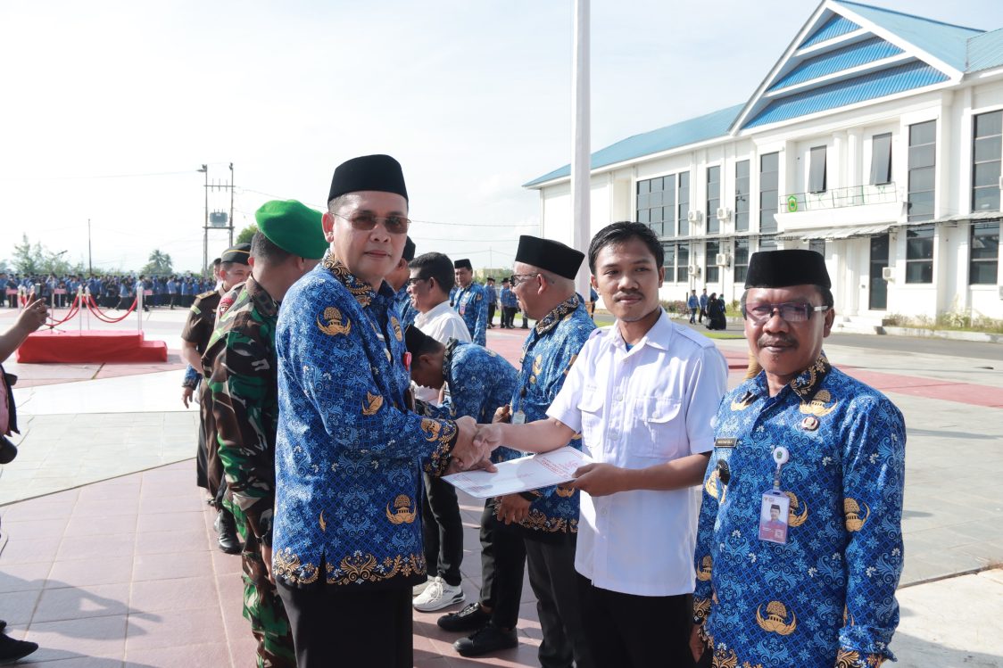 Wabup Takalar Hadiri Upacara HKN dan Serahkan Akta Koperasi Merah Putih