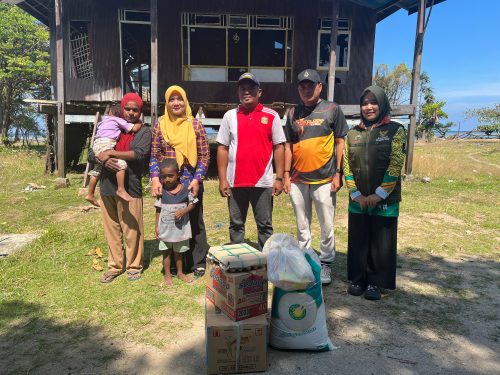 Istri Bupati Takalar Bantu Ibu Dua Anak di Laikang yang Ditelantarkan Suami
