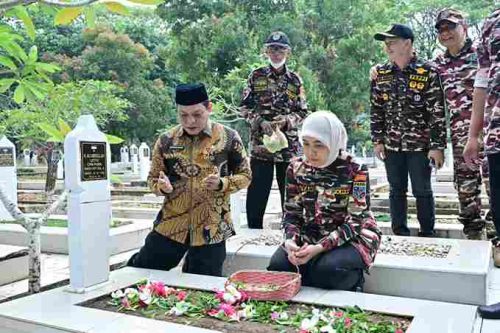 Aliyah Mustika Ilham dan FKPPI Sulsel Tabur Bunga di Makam Pahlawan