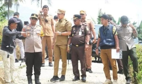 Bupati Enrekang Bersama Wabup Tinjau Progres Proyek Jalan Poros Cakke – Baraka di Saruran