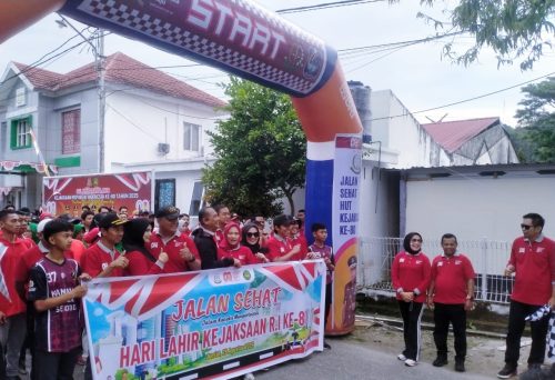 Sambut Harlah Kejaksaan Ke-80 Gelar Jalan Santai Dan Senam Pagi Goyang Enrekang