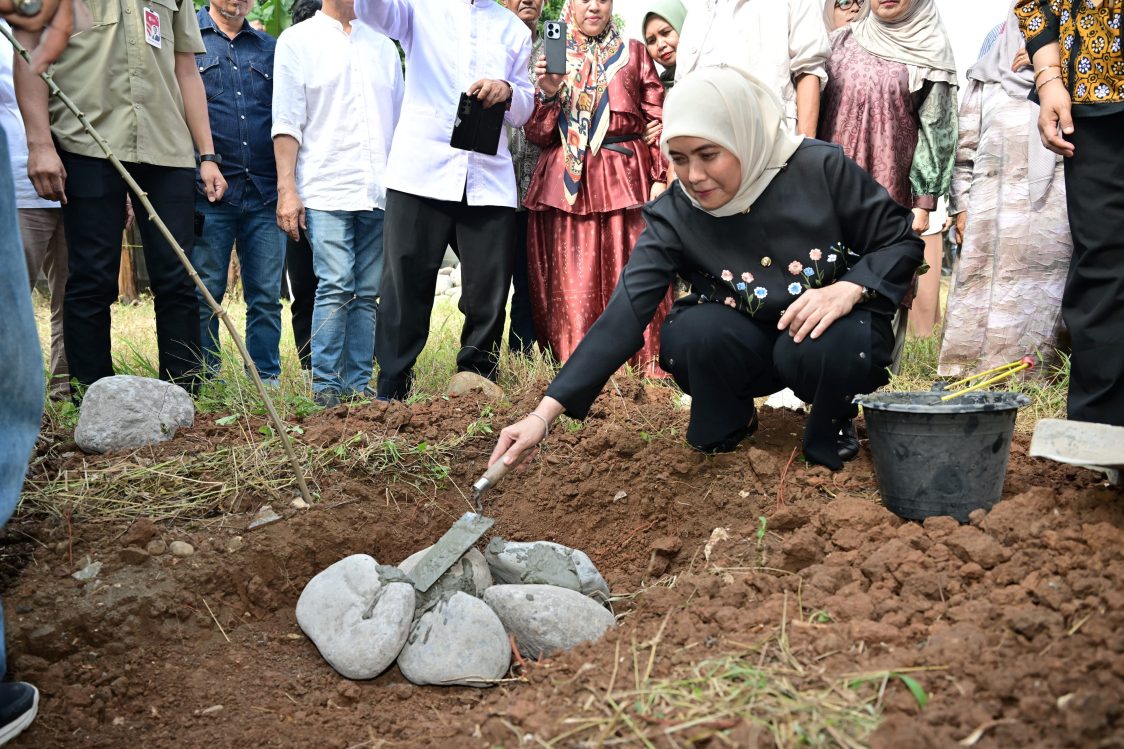 Aliyah Mustika Ilham Hadiri Peletakan Batu Pertama Masjid Al-Haafidz 