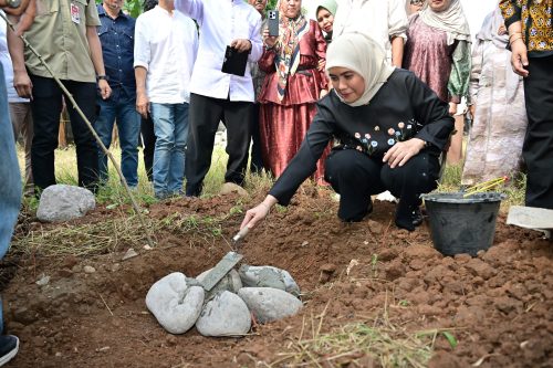 Aliyah Mustika Ilham Hadiri Peletakan Batu Pertama Masjid Al-Haafidz 