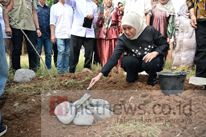 Aliyah Mustika Ilham Hadiri Peletakan Batu Pertama Masjid Al-Haafidz 
