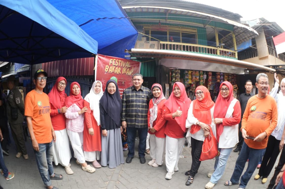 Munafri Arifuddin & Melinda Aksa Hadiri Pesta Makan Ikan Gratis di Pattingalloang