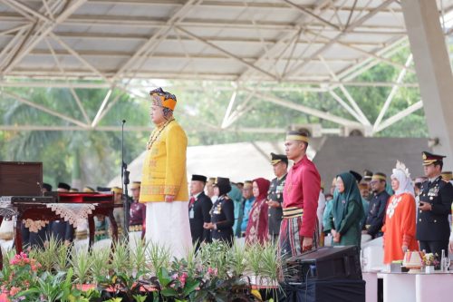 Upacara Penurunan Bendera HUT RI ke-80 di Makassar, Wali Kota Munafri Kenakan Pakaian Adat Toraja