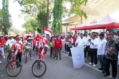 Bupati Takalar Lepas Pawai Sepeda dan Becak Hias Semarak Kemerdekaan