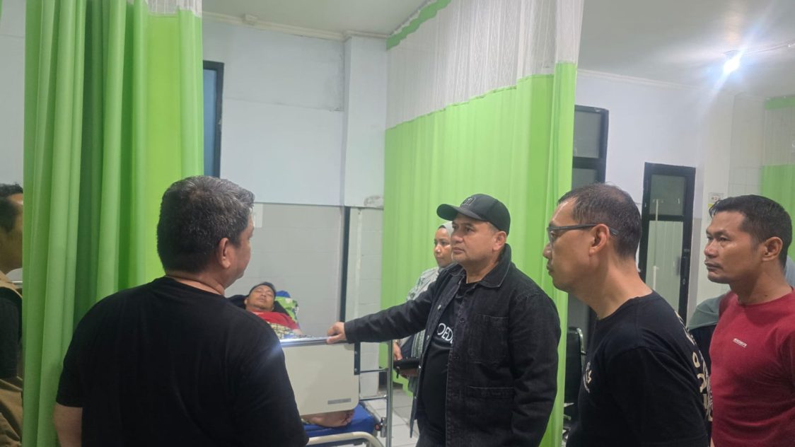 Munafri Arifuddin Jenguk Pegawai Pemkot Korban Tragedi DPRD di RS Grestelina