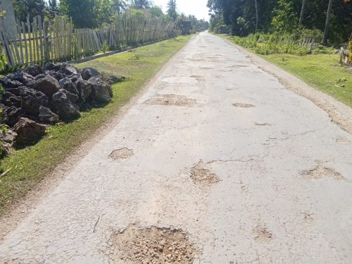 Akses Jalan SMPN 1 Kusambi Mubar Rusak Parah, Pengguna Jalan Minta Perhatian Pemda