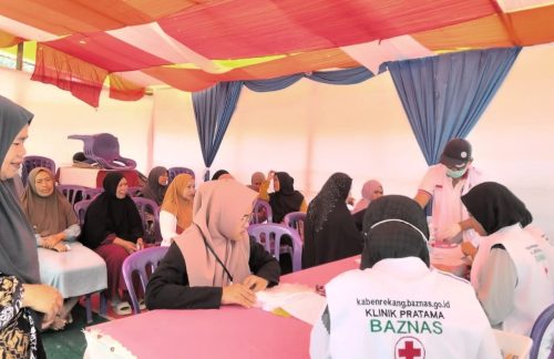 Warga Dusun Datte (Rampunan) Dapat Layanan Kesehatan Gratis Dari Tenaga Medis BAZNAS