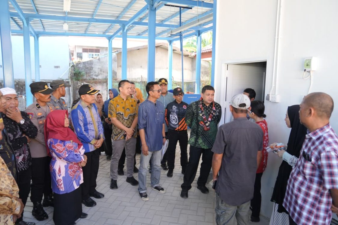 Munafri Arifuddin Tinjau Pembangunan Pabrik Es Pertama untuk Nelayan Barrang Lompo