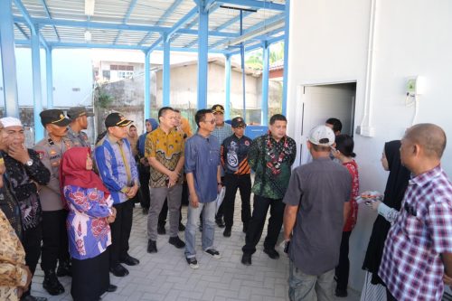 Munafri Arifuddin Tinjau Pembangunan Pabrik Es Pertama untuk Nelayan Barrang Lompo