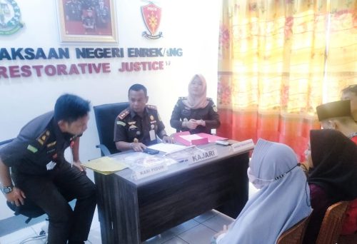 Gelar RJ Kejari Enrekang Hentikan Tuntutan Hukum Kasus Pencurian ATM, Pelaku Disangsi Sosial 2 Bulan Jadi Marbot Masjid